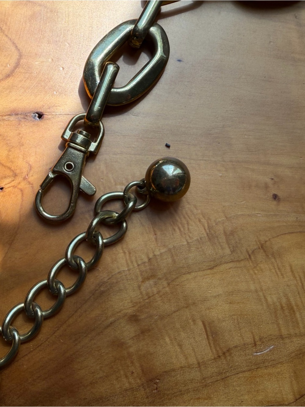 Women’s Gold Chain-Link Waist Belt - Picture 2 of 6